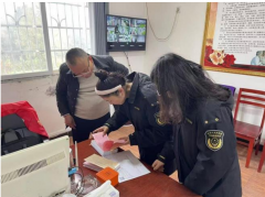 <b>核实食物留样能否合适“专人担任、脚量留存、</b>